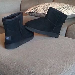Ugg classic mini black size 9 new no box